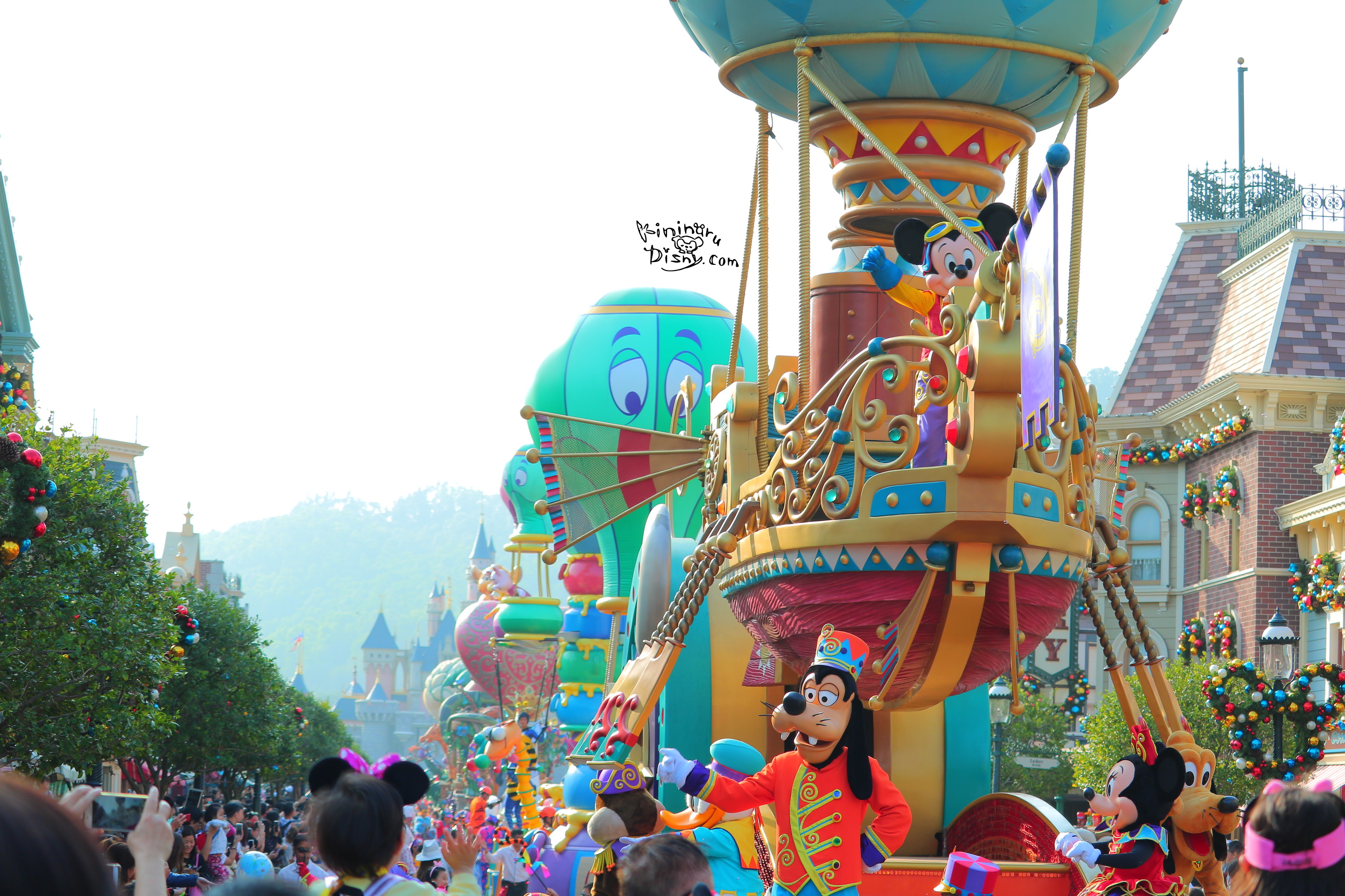 香港ディズニー人気のデイパレード フライト オブ ファンタジー パレード 気になるディズニーブログ
